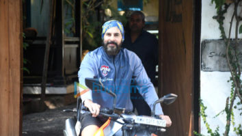 Photos: Dino Morea spotted in Bandra