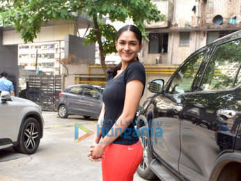Photos: Mrunal Thakur snapped in Andheri
