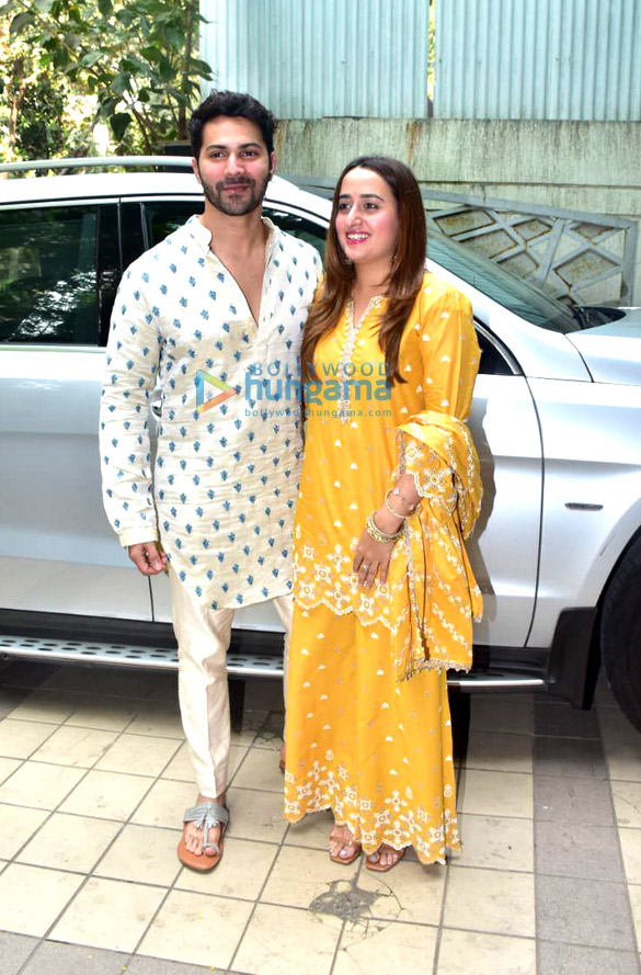 Photos: Varun Dhawan and his family snapped at David Dhawan’s office for Lakshmi Puja Photos: Varun Dhawan and his family snapped at David Dhawan’s office for Lakshmi Puja