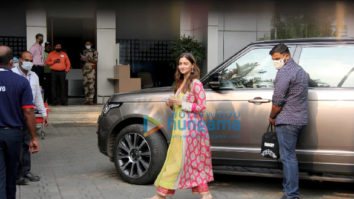Photos: Alia Bhatt, Sara Ali Khan and Akshay Kumar snapped at Kalina airport