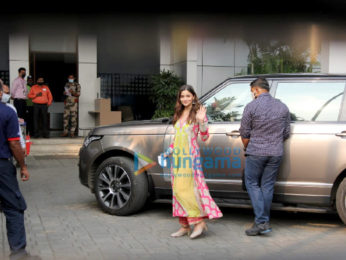 Photos: Alia Bhatt, Sara Ali Khan and Akshay Kumar snapped at Kalina airport