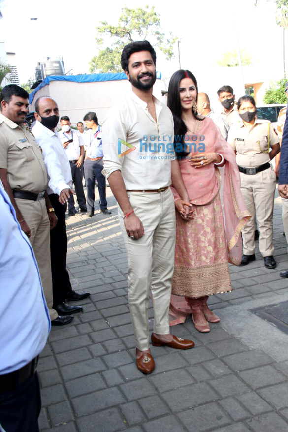 Photos: Vicky Kaushal and Katrina Kaif snapped at Kalina airport Photos: Vicky Kaushal and Katrina Kaif snapped at Kalina airport