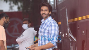 Photos: Kartik Aaryan snapped at Filmcity