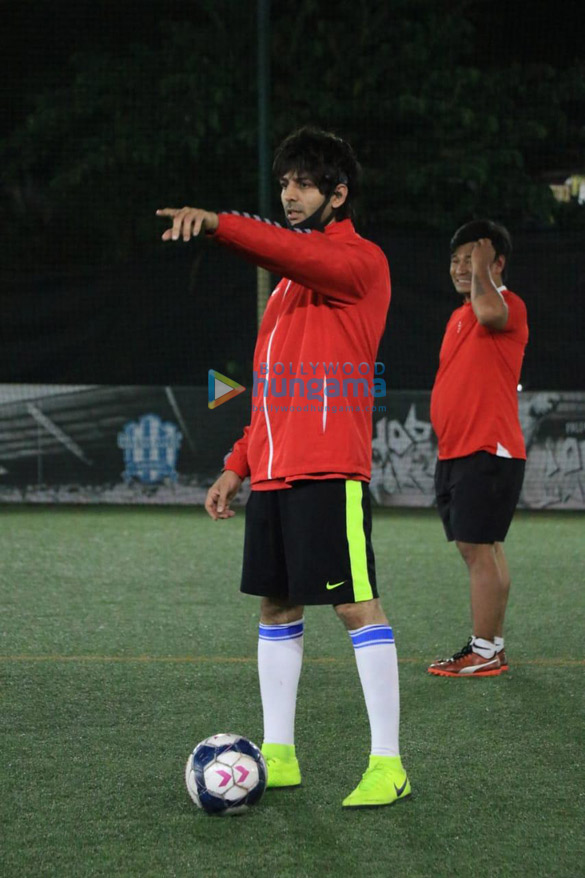 Photos: Kartik Aaryan snapped at Football ground in Juhu Photos: Kartik Aaryan snapped at Football ground in Juhu