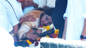 Heartbreaking – Bappi Lahiri ji’s daughter Rema is inconsolable during his funeral