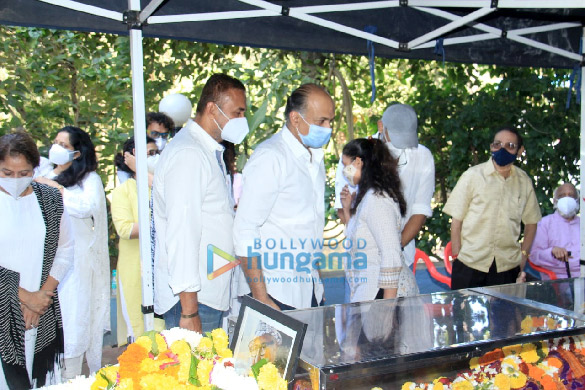 Photos: Celebs attend Ramesh Deo’s funeral Photos: Celebs attend Ramesh Deo’s funeral