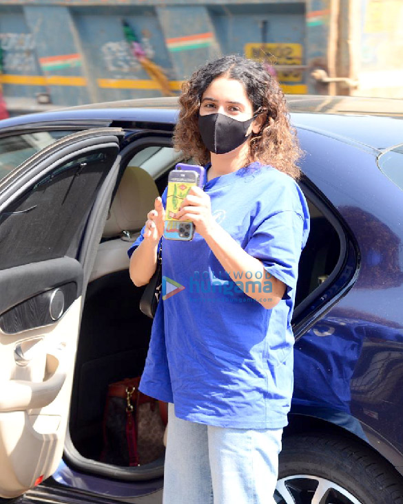 Photos: Sanya Malhotra spotted at Khar Photos: Sanya Malhotra spotted at Khar