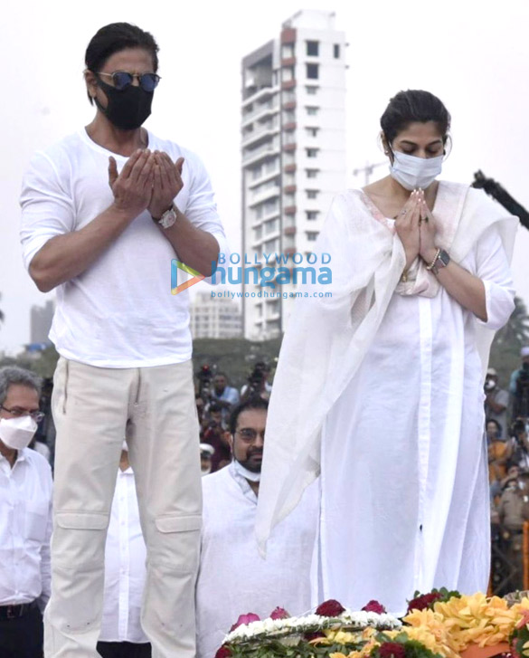 Photos: Shah Rukh Khan, Sachin Tendulkar, Shraddha Kapoor & other celebs attend Lata Mangeshkar’s state funeral at Shivaji Park