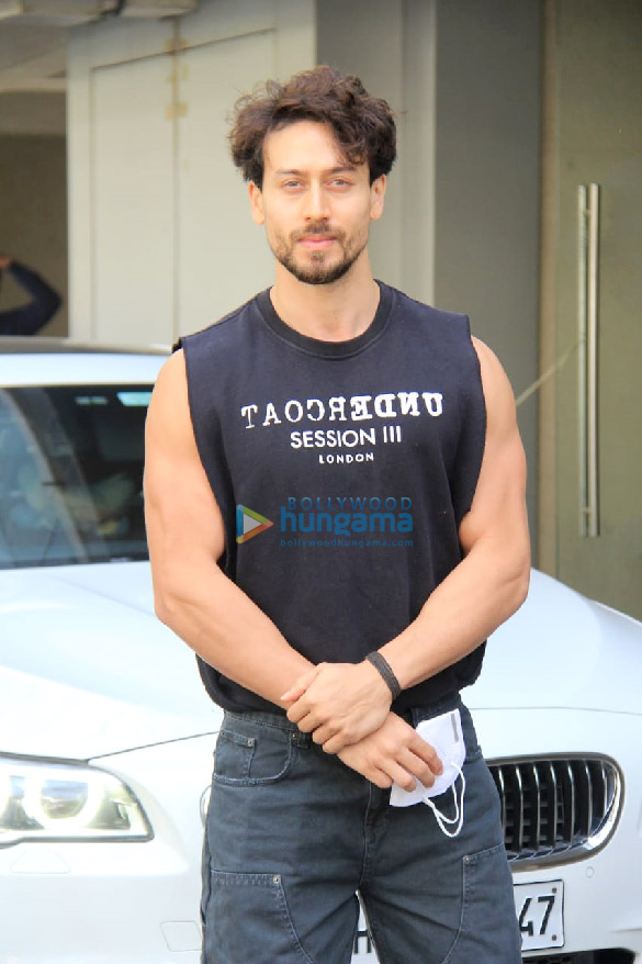 Photos: Tiger Shroff snapped at Jam8 studio in Andheri Photos: Tiger Shroff snapped at Jam8 studio in Andheri