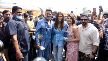 Photos: Akshay Kumar, Kriti Sanon, Jacqueline Fernandez and Arshad Warsi reach Delhi railway station via train