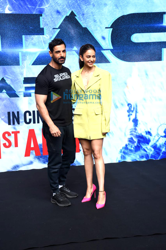 Photos: John Abraham, Rakul Preet Singh, and Jacqueline Fernandez strike a pose at the trailer launch of Attack Photos: John Abraham, Rakul Preet Singh, and Jacqueline Fernandez strike a pose at the trailer launch of Attack