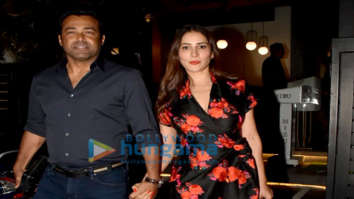 Photos: Kim Sharma snapped with boyfriend Leander Paes at Mizu restaurant in Bandra