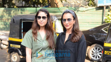 Photos: Seema Khan, Bhavana Pandey, Maheep Kapoor, Anaita Shroff spotted at an exhibition in Bandra