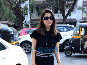 Photos: Seema Khan, Bhavana Pandey, Maheep Kapoor, Anaita Shroff spotted at an exhibition in Bandra