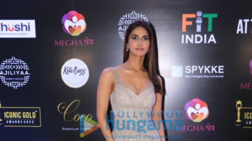 Photos: Vaani Kapoor, Sharvari Wagh, Kartik Aaryan and other celebs grace the red carpet event of Iconic Gold Awards 2022