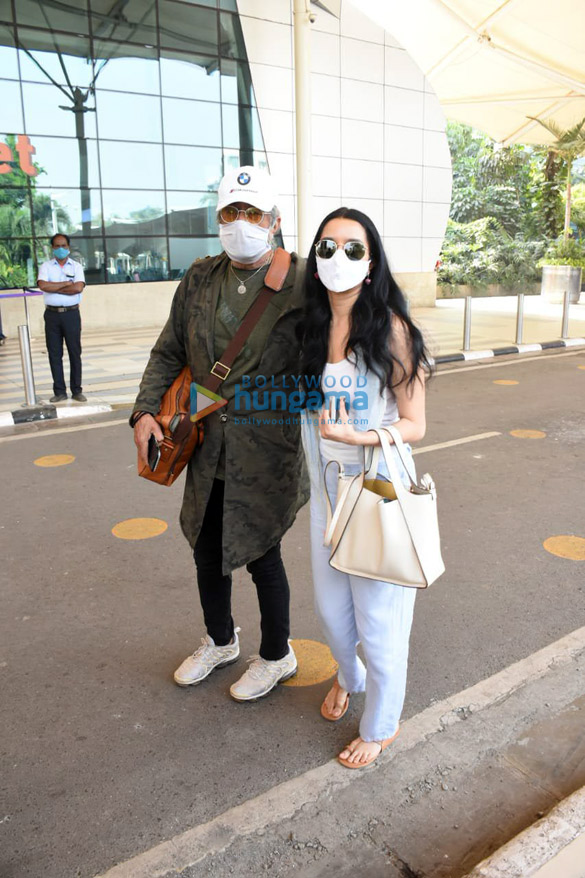 Photos: Shraddha Kapoor, Shakti Kapoor, Diana Penty keep it casual and comfy at the Mumbai airport Photos: Shraddha Kapoor, Shakti Kapoor, Diana Penty keep it casual and comfy at the Mumbai airport