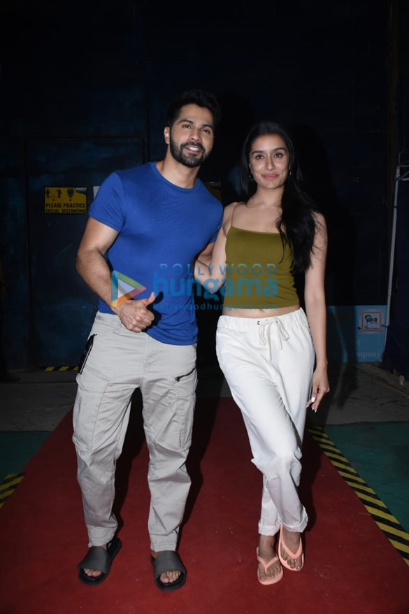 Photos: Varun Dhawan and Shraddha Kapoor snapped together in Andheri Photos: Varun Dhawan and Shraddha Kapoor snapped together in Andheri