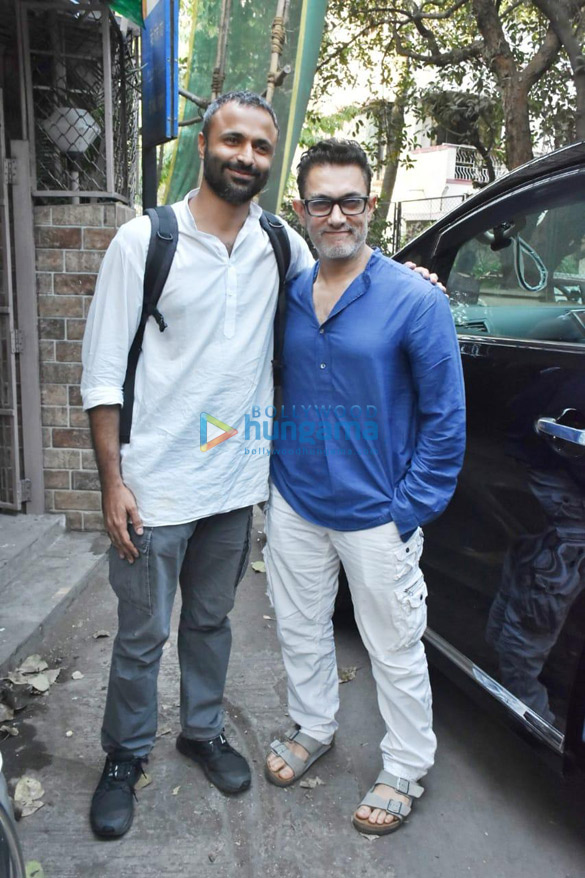 Photos: Aamir Khan snapped in Bandra Photos: Aamir Khan snapped in Bandra
