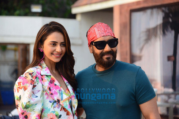Photos: Ajay Devgn and Rakul Preet Singh spotted promoting Runway 34 in Juhu Photos: Ajay Devgn and Rakul Preet Singh spotted promoting Runway 34 in Juhu