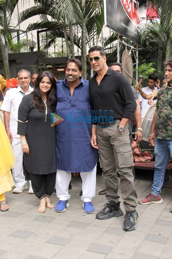 Photos: Akshay Kumar and Rohit Shetty snapped at the inauguration of Ganesh Acharya’s Dance Studio in Andheri Photos: Akshay Kumar and Rohit Shetty snapped at the inauguration of Ganesh Acharya’s Dance Studio in Andheri
