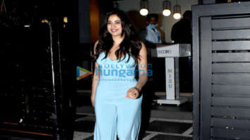 Photos: Janhvi Kapoor, Ananya Panday, Shanaya Kapoor and others snapped at Mizu restaurant in Bandra