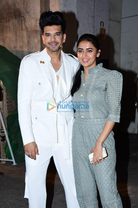 Photos: Karan Kundra, Tejaswi Prakash, Kiara Advani and Neetu Singh snapped on the sets of Dance Deewane Juniors Photos: Karan Kundra, Tejaswi Prakash, Kiara Advani and Neetu Singh snapped on the sets of Dance Deewane Juniors
