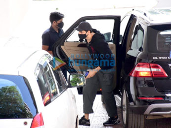 Photos: Sidharth Malhotra spotted in Bandra