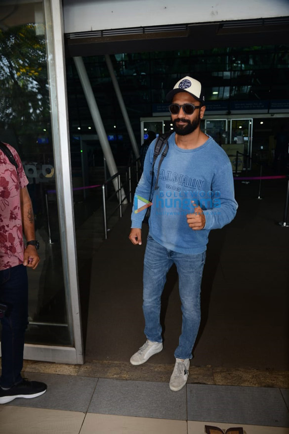 Photos: Vicky Kaushal, Neha Dhupia and Karan Deol snapped at the airport Photos: Vicky Kaushal, Neha Dhupia and Karan Deol snapped at the airport