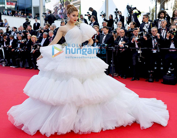 Photo: Urvashi Rautela looks magnificent in a white gown at the Cannes film festival 2022 Photo: Urvashi Rautela looks magnificent in a white gown at the Cannes film festival 2022
