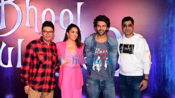 Photos: Celebrities snapped attending the premiere of Bhool Bhulaiyaa 2