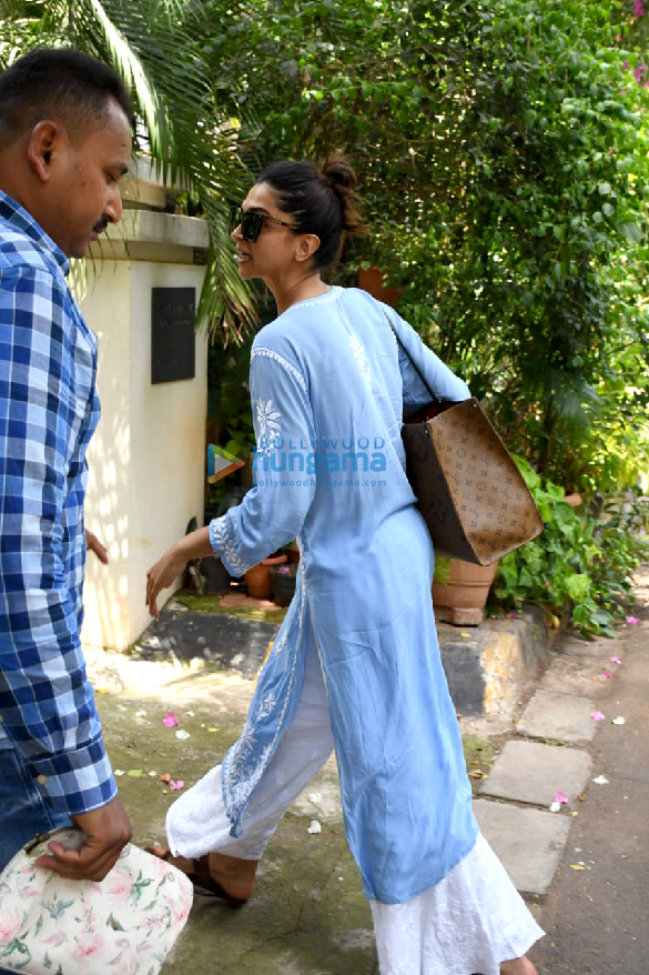 Photos: Deepika Padukone spotted at a salon in Bandra Photos: Deepika Padukone spotted at a salon in Bandra