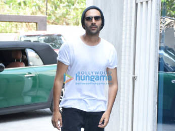 Photos: Kartik Aaryan and Kiara Advani snapped promoting Bhool Bhulaiyaa 2