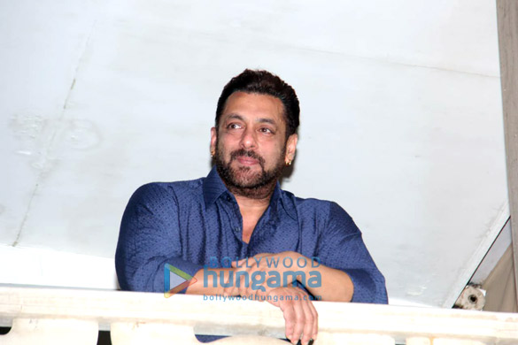 Photos: Salman Khan waves to fans outside his residence to wish them for Eid Photos: Salman Khan waves to fans outside his residence to wish them for Eid