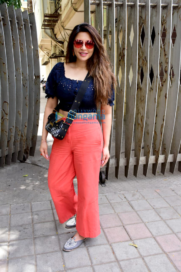 Photos: Shama Sikander spotted at a salon in Bandra