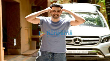 Photos: Varun Dhawan snapped at a dance class in Juhu