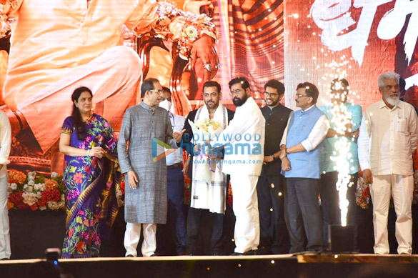 Photos: Salman Khan, Uddhav Thackeray, Aditya Thackeray and others snapped promoting the Marathi film Dharmaveer Photos: Salman Khan, Uddhav Thackeray, Aditya Thackeray and others snapped promoting the Marathi film Dharmaveer