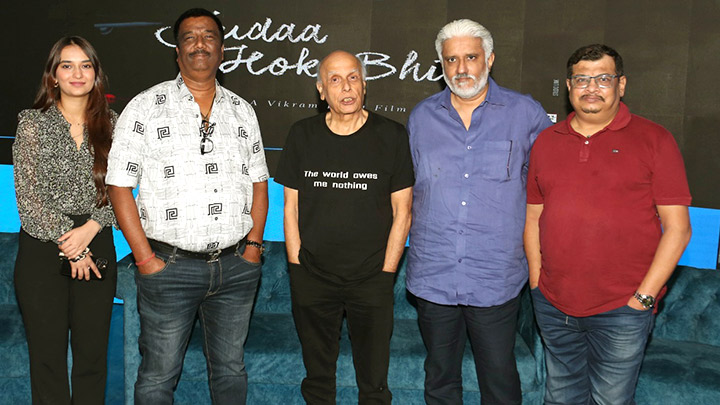 Mahesh Bhatt, Vikram Bhatt and others at press conference of Judaa Hoke Bhi
