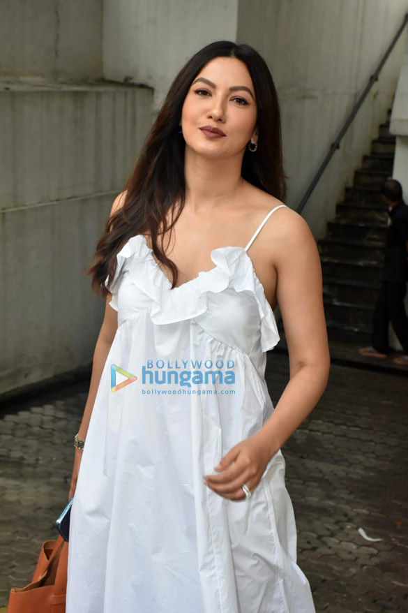 Photos: Gauahar Khan snapped in Khar Photos: Gauahar Khan snapped in Khar