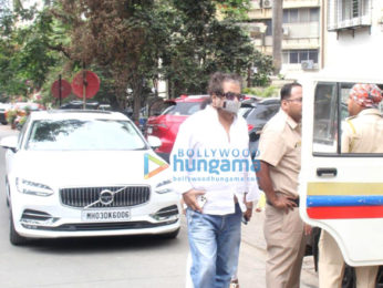 Photos: Hariharan and Raghav Sachar and others visit late singer K K's residence