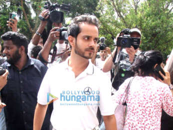 Photos: Hariharan and Raghav Sachar and others visit late singer K K's residence