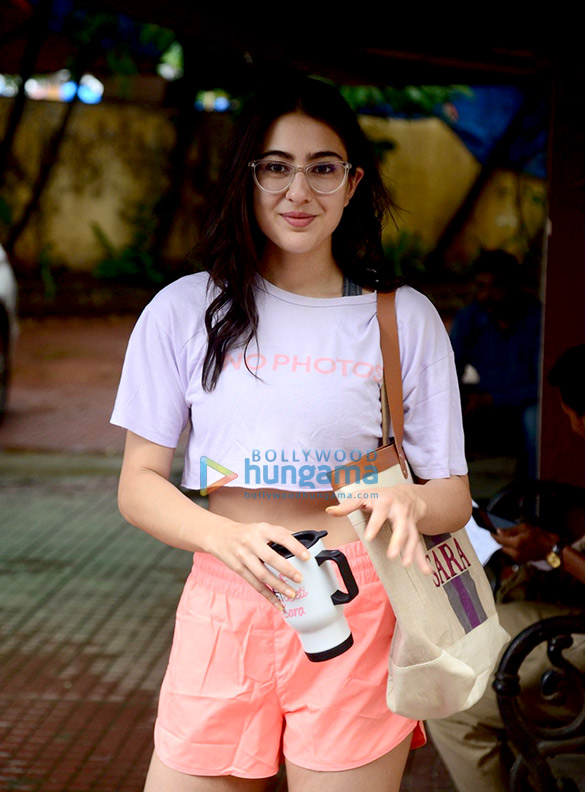 Photos: Sara Ali Khan snapped at Pilates studio in Santacruz Photos: Sara Ali Khan snapped at Pilates studio in Santacruz