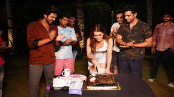 Kriti Sanon celebrates her birthday on the sets of Shehzada in Haryana, See pic! Kriti Sanon celebrates her birthday on the sets of Shehzada in Haryana, See pic!