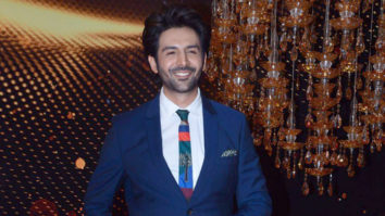 Kartik Aaryan does his signature Rooh Baba pose