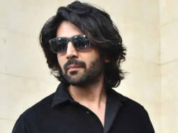 Kartik Aaryan grooves on the Bhool Bhulaiya song at Indore Kartik Aaryan grooves on the Bhool Bhulaiya song at Indore