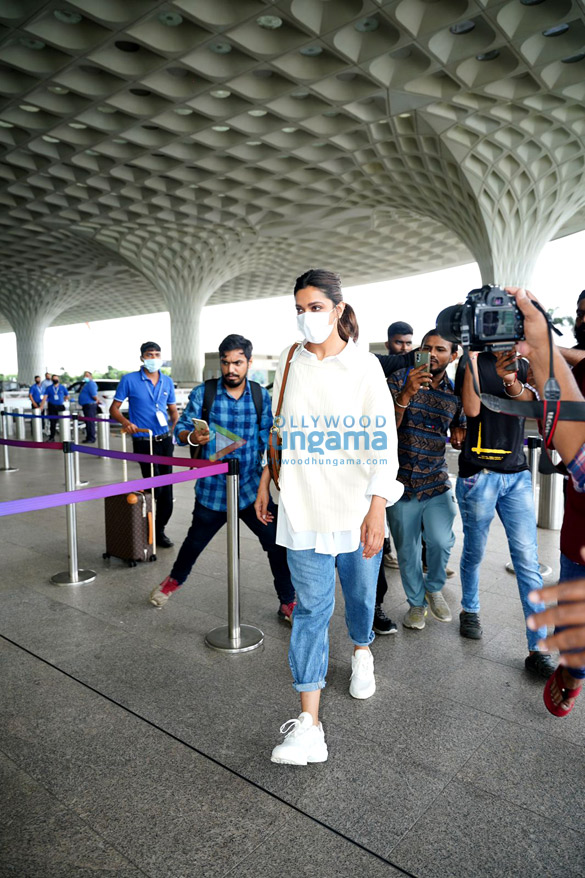 Photos: Deepika Padukone, Shekhar Suman, Jannat Zubair Rahmani and others snapped at the airport Photos: Deepika Padukone, Shekhar Suman, Jannat Zubair Rahmani and others snapped at the airport