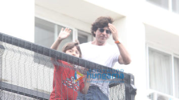 Photos: Shah Rukh Khan greets fans outside Mannat in Bandra on Eid 2022