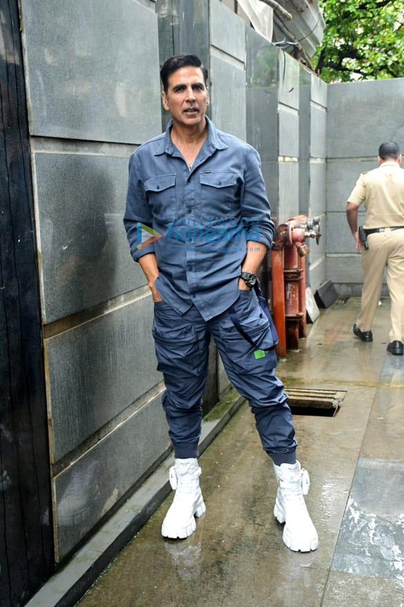 Photos: Akshay Kumar, Rakul Preet Singh, Jackky Bhagnani and others snapped at the Pooja Films’ office in Juhu Photos: Akshay Kumar, Rakul Preet Singh, Jackky Bhagnani and others snapped at the Pooja Films’ office in Juhu