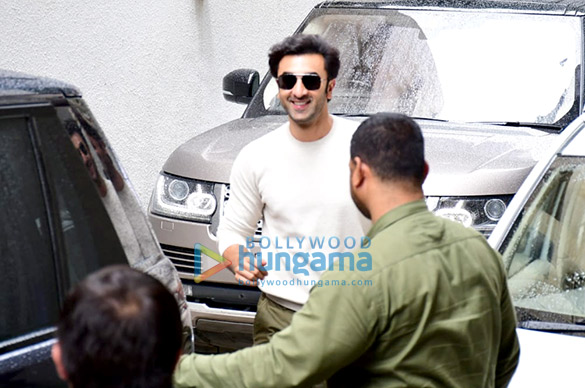 Photos: Brahmastra stars Ranbir Kapoor and Alia Bhatt snapped at Dharma Productions’ office in Khar Photos: Brahmastra stars Ranbir Kapoor and Alia Bhatt snapped at Dharma Productions’ office in Khar