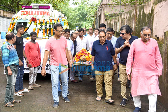 Photos: Celebs attend the funeral of filmmaker Saawan Kumar Tak Photos: Celebs attend the funeral of filmmaker Saawan Kumar Tak