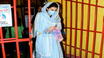 Photos: Jacqueline Fernandez clicked at Mukteshwar temple in Juhu, Mumbai